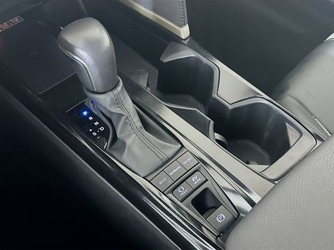 Used 2025 Toyota Camry SE image 25