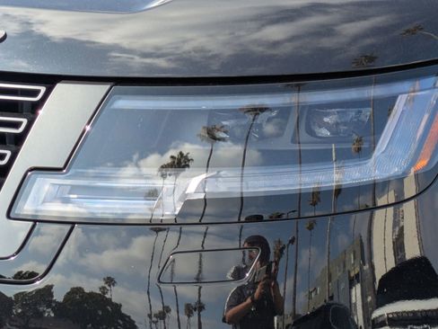 New 2026 Land Rover Range Rover SE AWD/4WD image 9