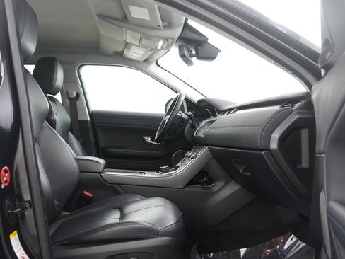Used 2018 Land Rover Range Rover Evoque SE image 11