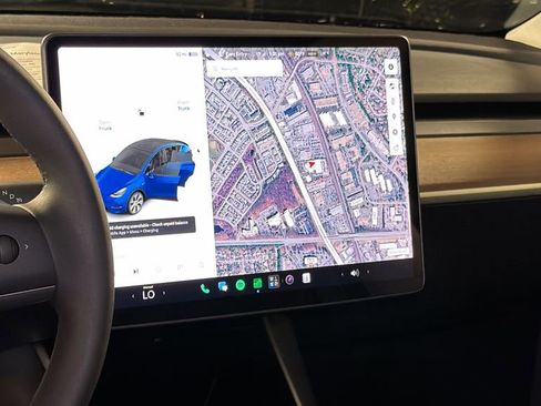 Used 2021 Tesla Model Y Long Range AWD/4WD image 18