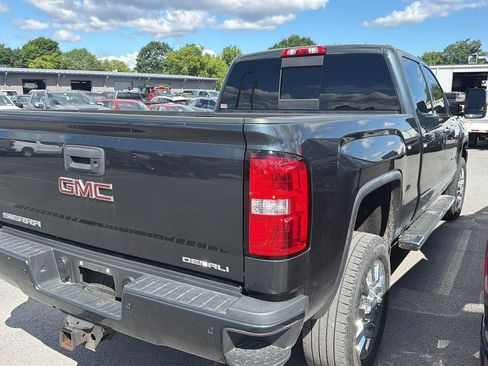 Used 2019 GMC Sierra 2500 Denali w/ Duramax Plus Package AWD/4WD image 8
