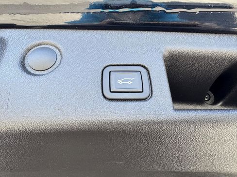 Used 2023 Chevrolet Equinox LT AWD/4WD image 29