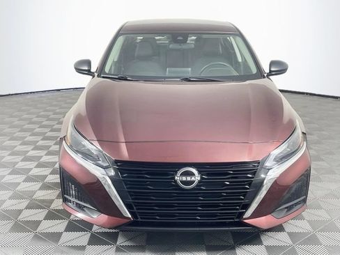 Used 2025 Nissan Altima 2.5 SV FWD image 3