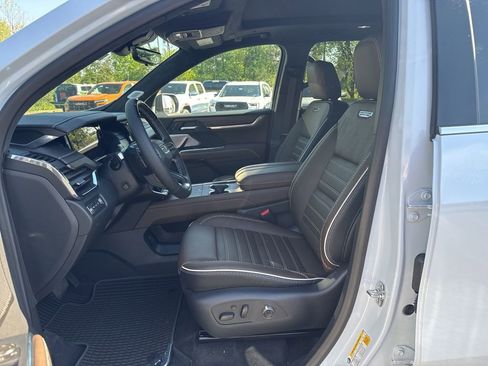 New 2026 GMC Acadia Denali Ultimate w/ LPO, Floor Liner Package AWD/4WD image 10