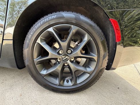 Used 2022 Chrysler Pacifica Limited w/ Uconnect Theater Family Group image 39