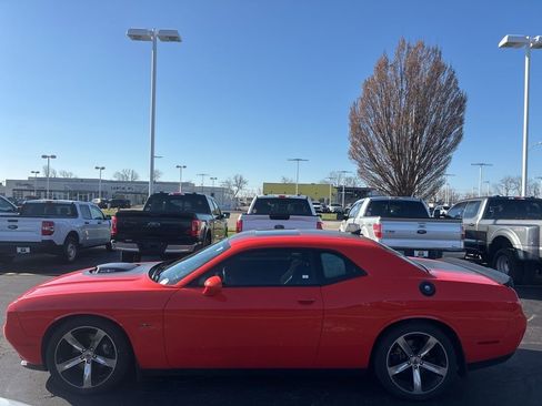 Used 2017 Dodge Challenger R/T Plus image 3