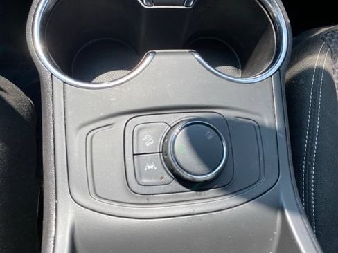 Used 2024 GMC Terrain SLE AWD/4WD image 22