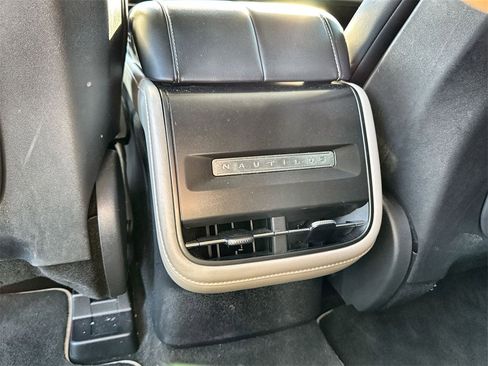 Used 2024 Lincoln Nautilus Reserve image 28