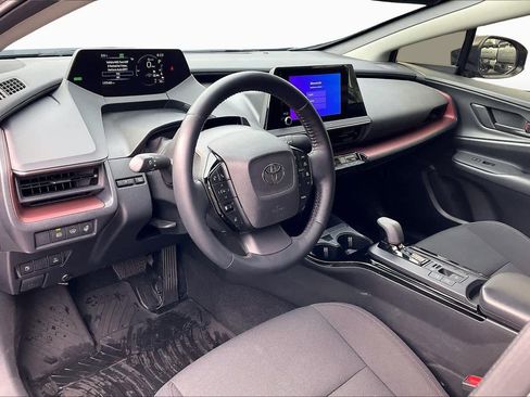 Used 2025 Toyota Prius Plug-In Hybrid image 17