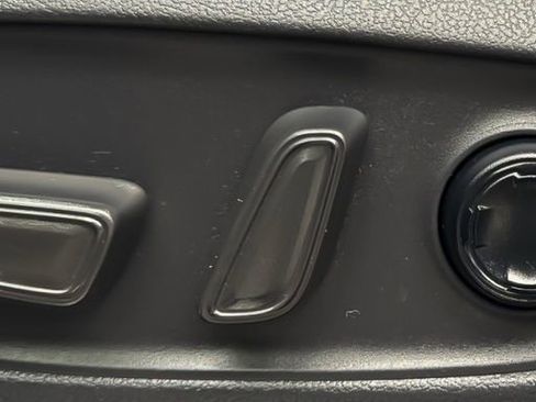 Used 2022 Toyota Venza Limited w/ Advanced Technology Package image 29