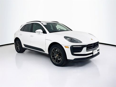 Certified 2025 Porsche Macan image 6
