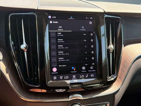 Certified 2023 Volvo XC60 B5 Ultimate AWD/4WD image 22