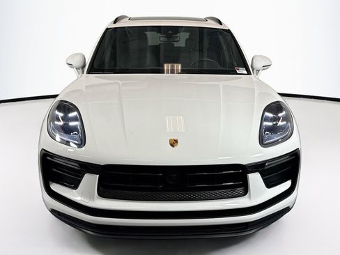 Used 2024 Porsche Macan Turbo image 2