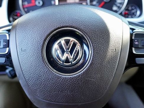 Used 2014 Volkswagen Touareg Executive AWD/4WD image 50