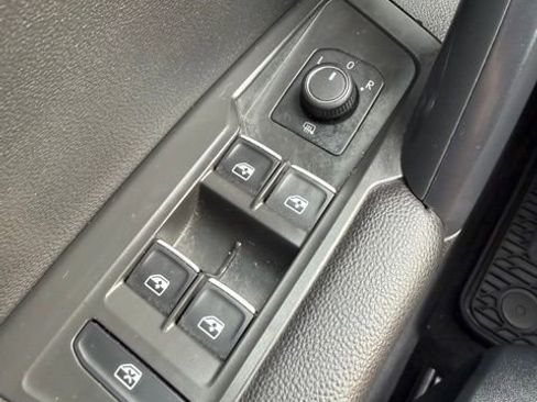 Used 2021 Volkswagen Tiguan SE w/ Panoramic Sunroof Package image 16