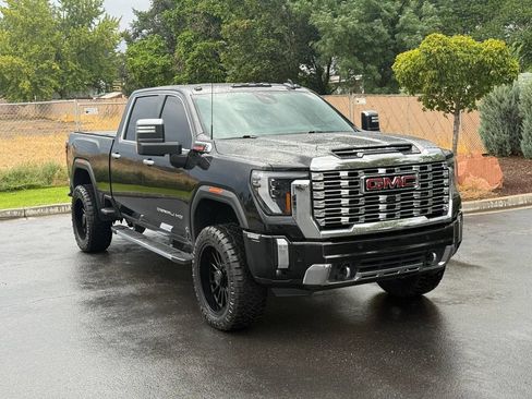 Used 2024 GMC Sierra 3500 Denali w/ Denali Reserve Package AWD/4WD image 2