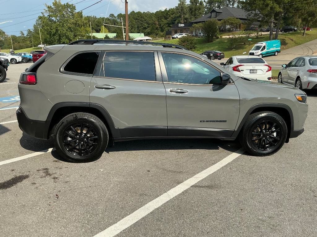 Used 2023 Jeep Cherokee Altitude Lux AWD/4WD image 7