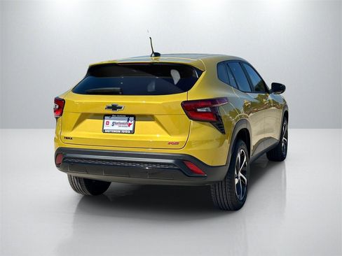 Used 2025 Chevrolet Trax RS w/ Driver Confidence Package image 5