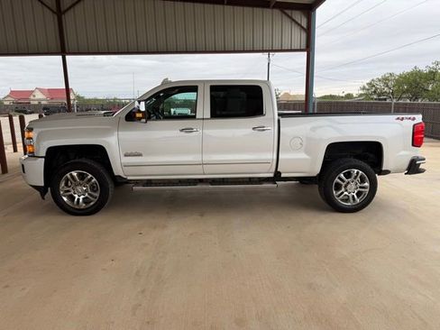 Used 2019 Chevrolet Silverado 2500 High Country w/ Duramax Plus Package AWD/4WD image 2