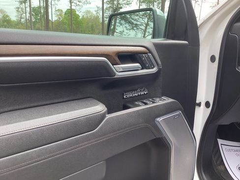 Used 2025 Chevrolet Silverado 1500 High Country w/ Z71 Off-Road Package image 12