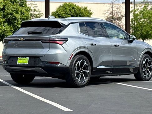 Used 2025 Chevrolet Equinox EV LT w/ Convenience Package image 11