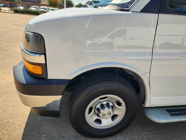 Used 2025 Chevrolet Express 2500 w/ Driver Convenience Package RWD image 7