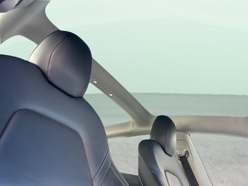 Used 2020 Tesla Model 3 Standard Range Plus RWD image 16