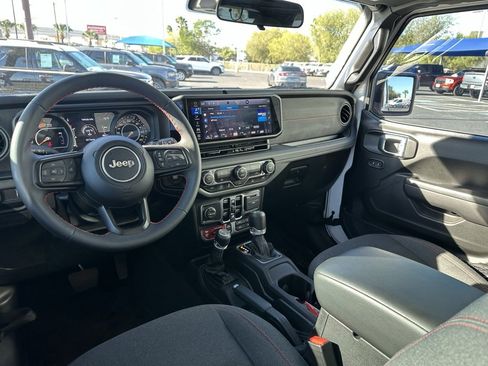 Used 2024 Jeep Wrangler Unlimited Rubicon image 19