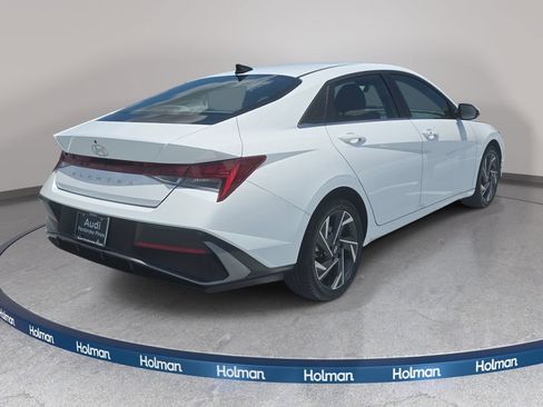 Used 2025 Hyundai Elantra SEL FWD image 8