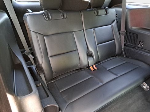 Used 2020 Ford Explorer XLT w/ Equipment Group 202A AWD/4WD image 12