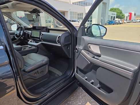 Certified 2025 Ford Expedition Active AWD/4WD image 42