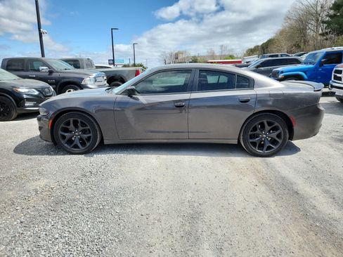 Used 2020 Dodge Charger SXT w/ Blacktop Package image 2