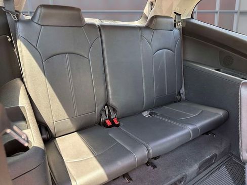 Used 2017 Chevrolet Traverse LT FWD image 18