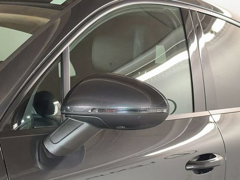 Used 2019 Porsche Macan AWD/4WD image 5