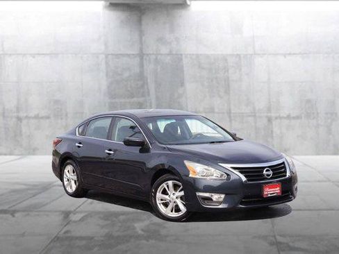 Used 2014 Nissan Altima 2.5 SV FWD image 2