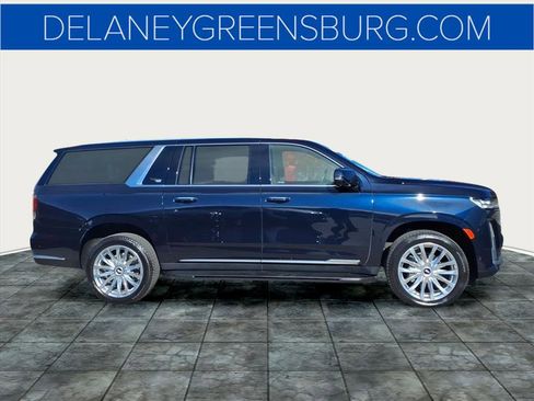 Used 2023 Cadillac Escalade ESV Premium Luxury image 2