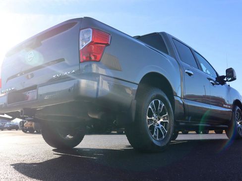 Used 2021 Nissan Titan SV w/ SV Convenience Package image 18