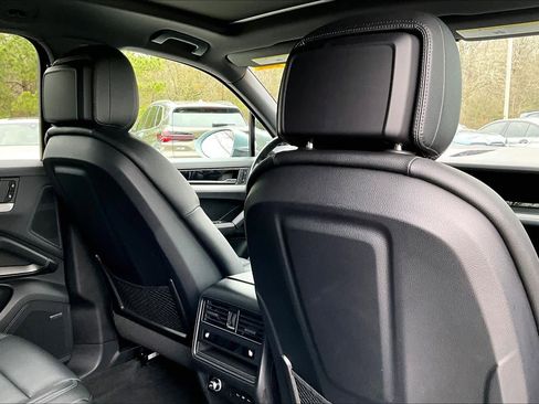 Used 2024 Porsche Cayenne image 40