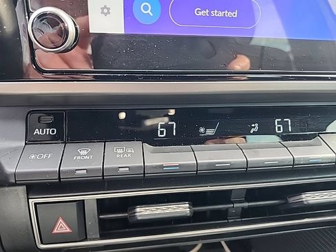 Used 2025 Toyota Camry SE w/ Convenience Package FWD image 5