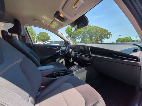 Used 2025 Kia Niro LX FWD image 31