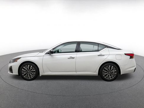 Used 2025 Nissan Altima 2.5 SV FWD image 4