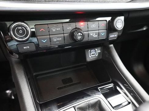 Used 2022 Jeep Compass Latitude w/ Sun and Sound Group AWD/4WD image 22
