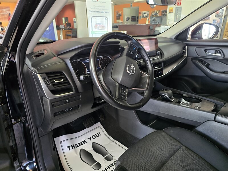 Used 2025 Nissan Rogue SV FWD image 8