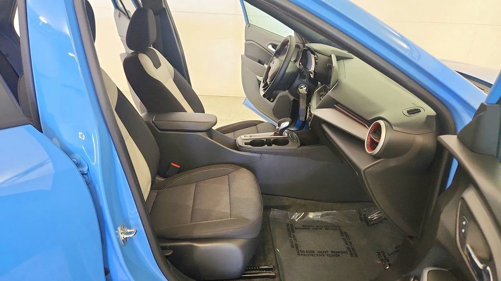 Used 2024 Chevrolet Trax RS w/ Sunroof Package FWD image 29