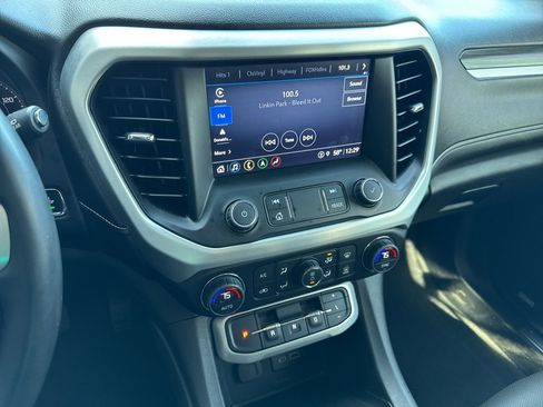 Used 2023 GMC Acadia SLT image 11