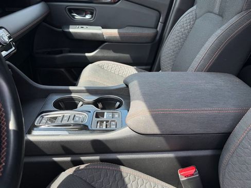 Used 2023 Honda Pilot Sport image 18