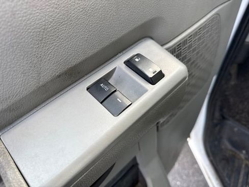 Used 2019 Ford E-450 and Econoline 450 Super Duty w/ Power Windows & Locks Group image 19