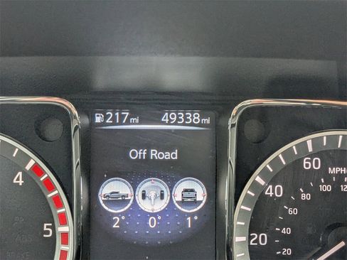 Used 2018 Nissan Titan SV image 29