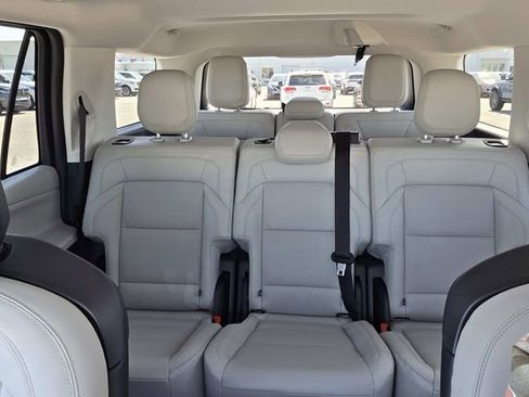 New 2026 Lincoln Navigator Premiere image 14