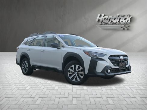 Used 2025 Subaru Outback image 2